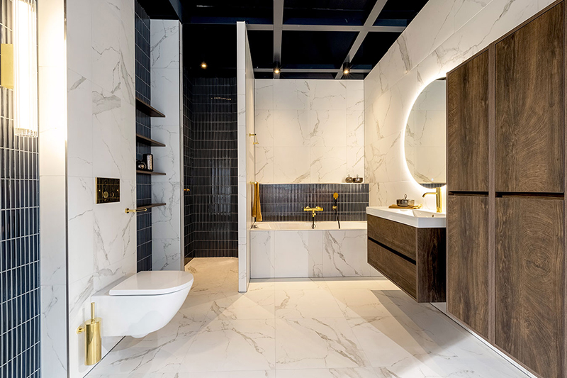 De moderne badkamer van 2023 – Stijlvolle en betaalbare tips voor een nieuwe badkamer of een badkamerrenovatie.