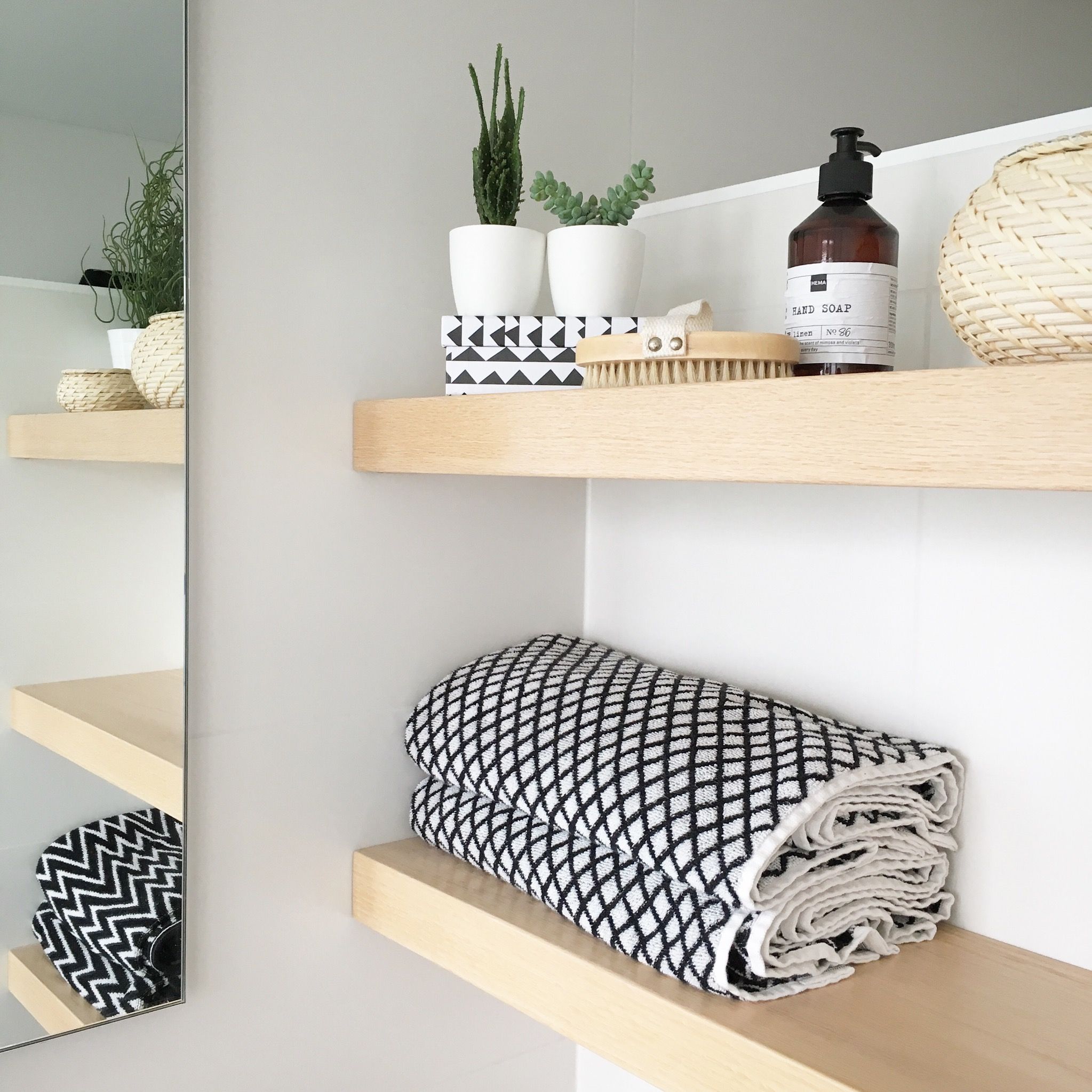 DIY: zwevende badkamer planken - Inspiraties - ShowHome.nl
