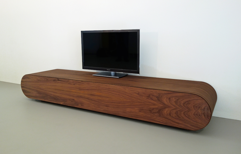 Modern tv meubel van notenhout