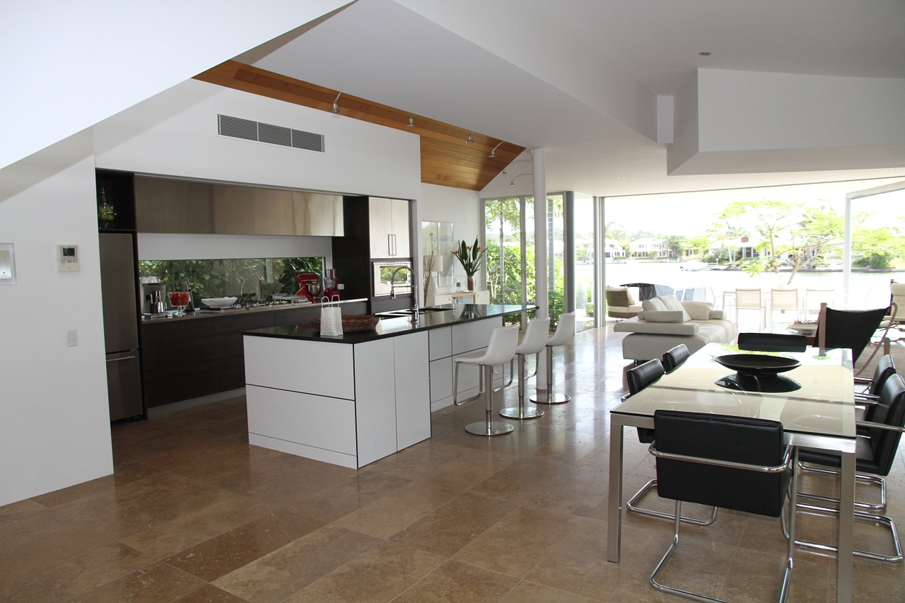 Keuken, eetkamer en woonkamer in één grote ruimte - Inspiraties -  ShowHome.nl