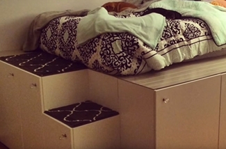Maak een bed van keukenkastjes van IKEA