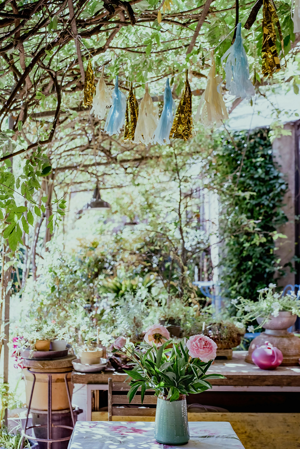 Tuintrends voor de lente: kleur, comfort en duurzaamheid