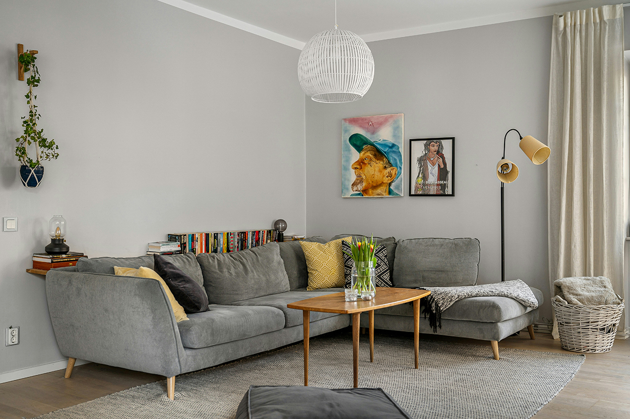 aar meubels en kleuren op de muur vaak vaststaan, kun je met plaids, kleden en kussens op een eenvoudige en betaalbare manier de sfeer in huis veranderen.